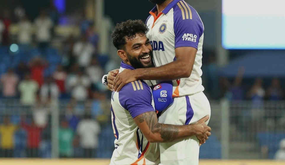 হেলমেটে আঘাতের পর স্মিথের মাঠ ছাড়া: ৩৭৫ রানের তাড়ার পেছনে আসল ক্ষতিটা স্লিপ কর্ডনে