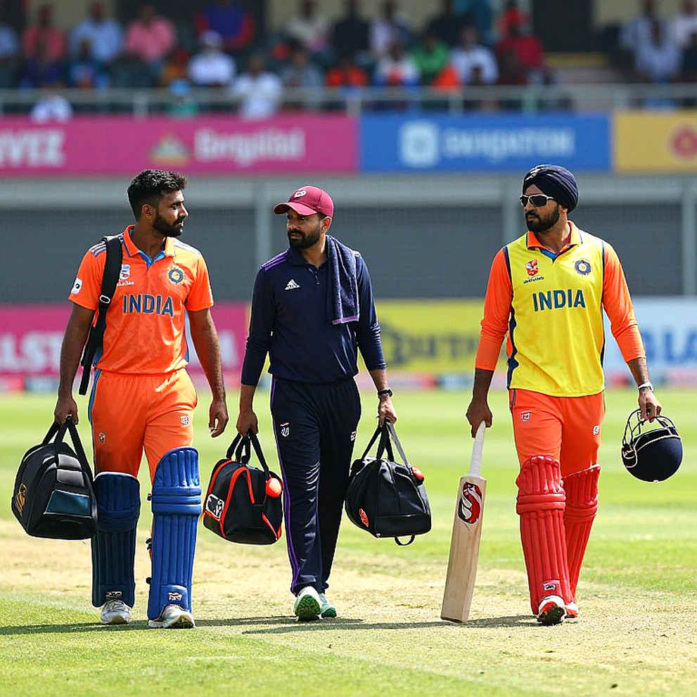 রাগবির বরখাস্ত, ক্রিকেটের ছায়া: কারফিউ ভাঙার শাস্তি আর 'সংকট' শব্দের বাড়াবাড়ি
